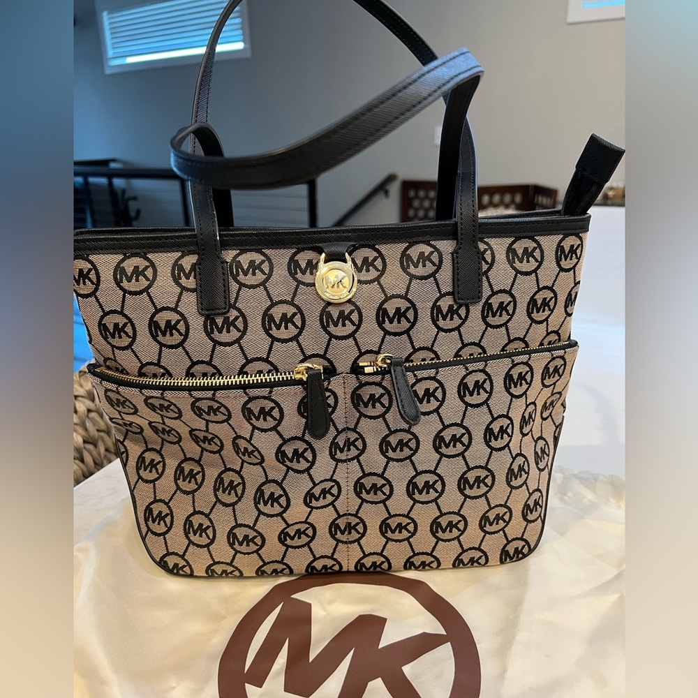MK Michael Kors Kempton Black Medium Pocket Tote Bag NWT
